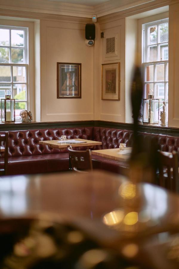 Bed and Breakfast The Lord Grenfell Maidenhead Exterior foto The interior of the restaurant